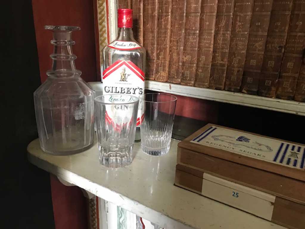 gin in Clive Bell's study